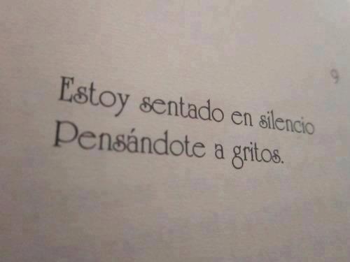 Estoy sentado en silencio pensándote a gritos - Pensamientos de amor, frases  célebres, poesía, literatura, cine y recuerdos